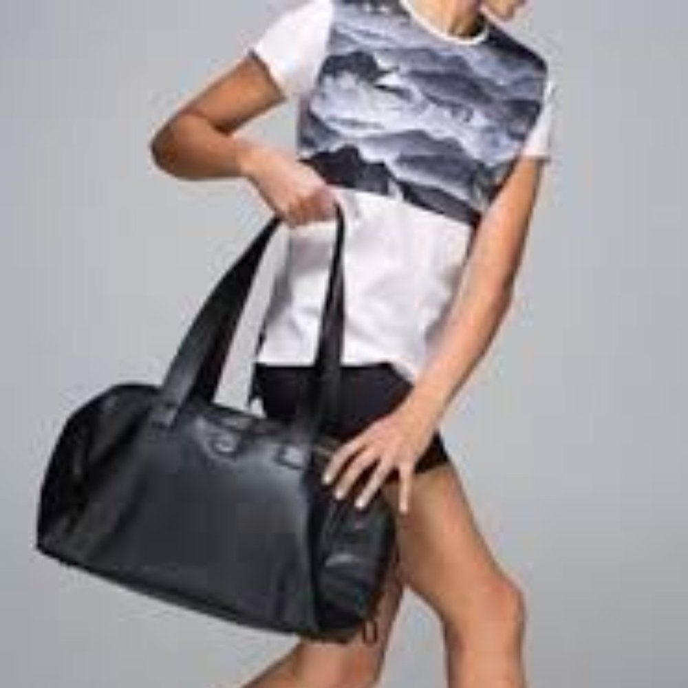 Lululemon Misty Mountain Snapshot Tee Top Women's Size 2